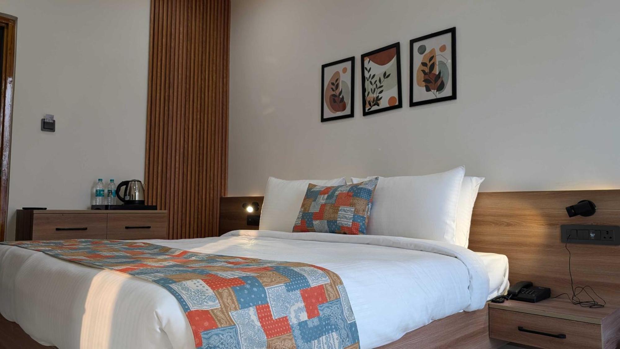Hotel O Vasu Palace Ayodhya Екстер'єр фото